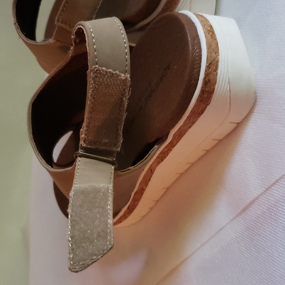 Adrienne Vittadini Sport Beige Summer Sandals 7.5 - Picture 8 of 15